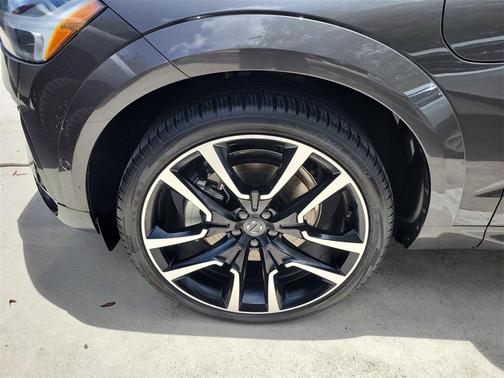 2024 Volvo XC60 Recharge Plug-In Hybrid T8 Ultimate Dark Theme
