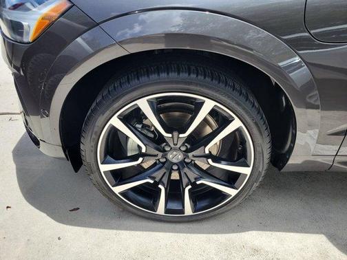 2024 Volvo XC60 Recharge Plug-In Hybrid T8 Ultimate Dark Theme