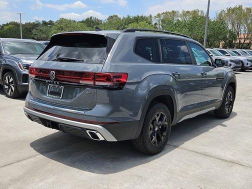 2025 Volkswagen Atlas 2.0T Peak Edition