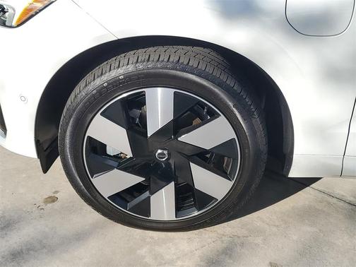 2024 Volvo XC60 Recharge Plug-In Hybrid T8 Plus Dark Theme