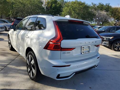 2024 Volvo XC60 Recharge Plug-In Hybrid T8 Plus Dark Theme