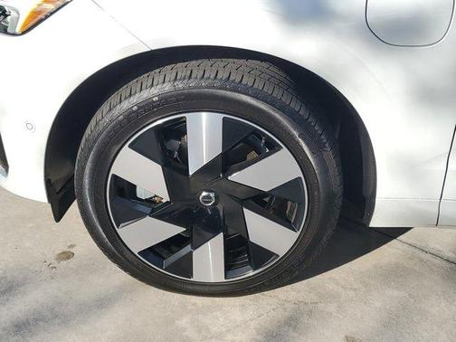 2024 Volvo XC60 Recharge Plug-In Hybrid T8 Plus Dark Theme