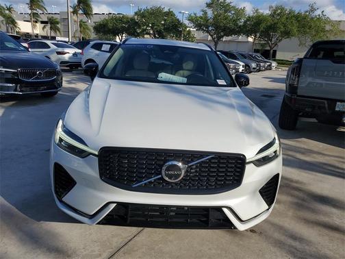 2024 Volvo XC60 Recharge Plug-In Hybrid T8 Plus Dark Theme
