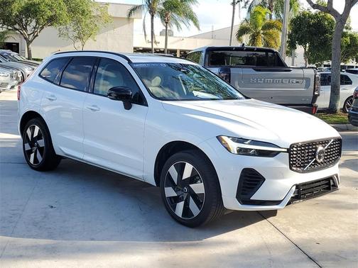2024 Volvo XC60 Recharge Plug-In Hybrid T8 Plus Dark Theme