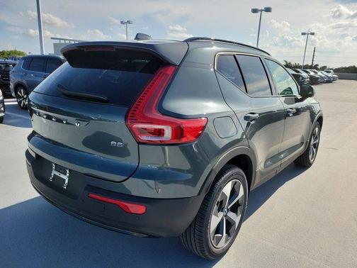 2026 Volvo XC40 PLUS