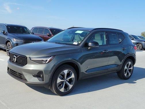 2026 Volvo XC40 PLUS