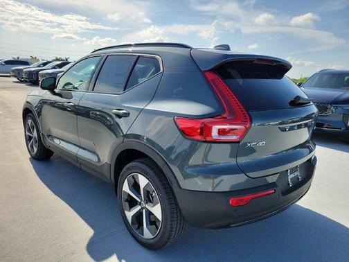 2026 Volvo XC40 PLUS