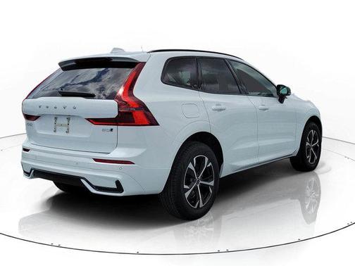 Crystal White Metallic 2026 Volvo XC60 B5 Core