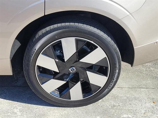 2023 Volvo XC60 Recharge Plug-In Hybrid T8 Plus Dark Theme