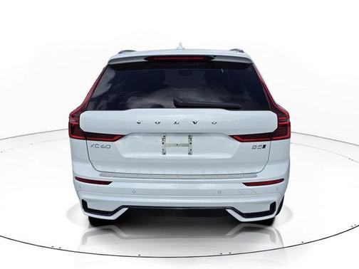 Crystal White Metallic 2026 Volvo XC60 B5 Plus