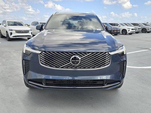 2025 Volvo XC90 B6 Plus 6-Seater