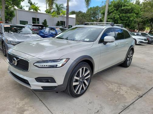 2021 Volvo V90 Cross Country T6