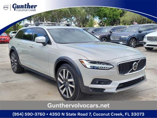 2021 Volvo V90 Cross Country T6