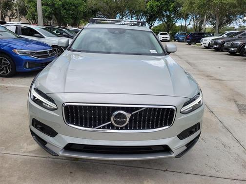 2021 Volvo V90 Cross Country T6