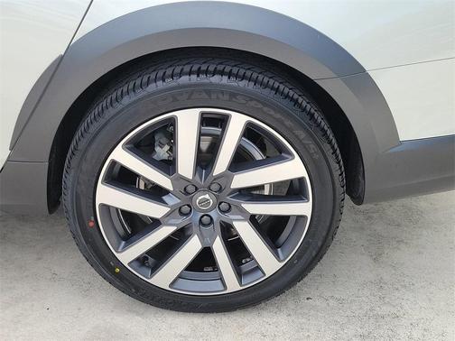 2021 Volvo V90 Cross Country T6