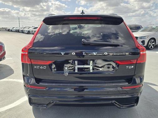 2025 Volvo XC60 Plug-In Hybrid T8 Plus