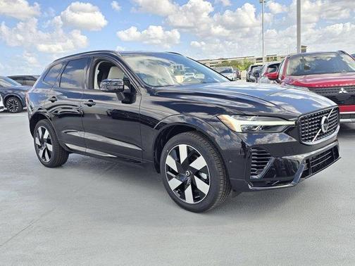 2025 Volvo XC60 Plug-In Hybrid T8 Plus