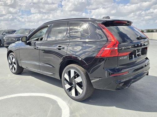 2025 Volvo XC60 Plug-In Hybrid T8 Plus