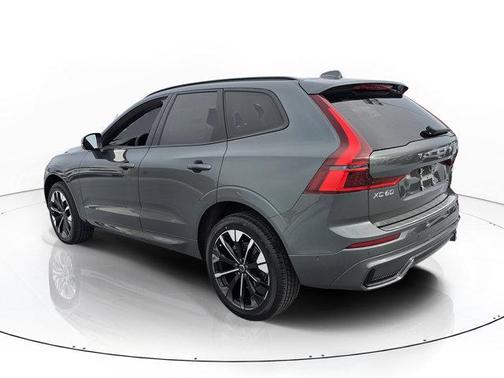 Forest Green 2027 Volvo XC60 PLUS