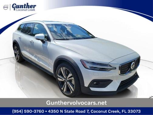 Crystal White 2025 Volvo V60 Cross Country B5 Plus