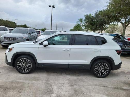 2025 Volkswagen Taos 1.5T SE