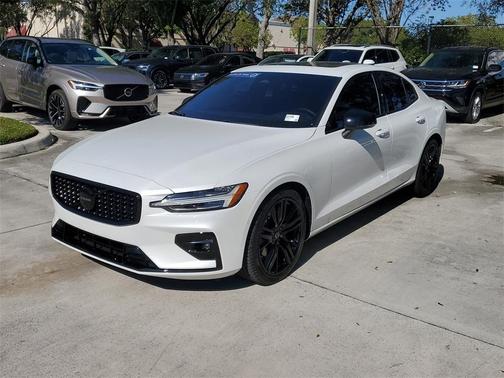 2023 Volvo S60 B5 Plus Black Edition