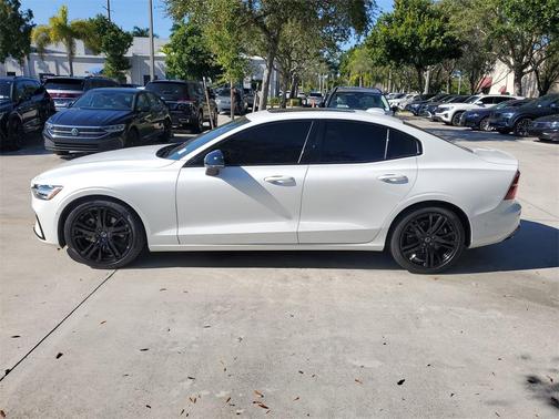 2023 Volvo S60 B5 Plus Black Edition