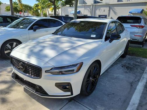 2023 Volvo S60 B5 Plus Black Edition