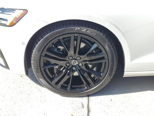 2023 Volvo S60 B5 Plus Black Edition