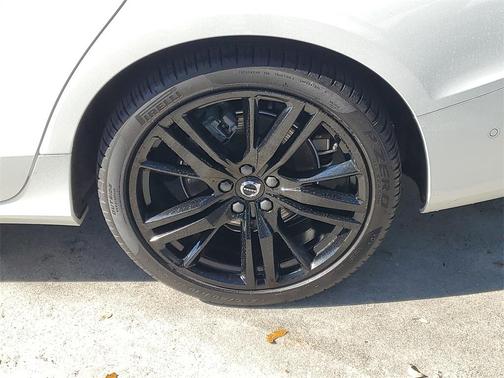 2023 Volvo S60 B5 Plus Black Edition