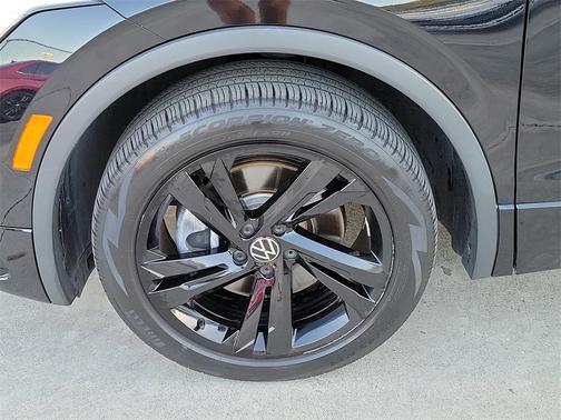2023 Volkswagen Tiguan 2.0T SE R-Line Black