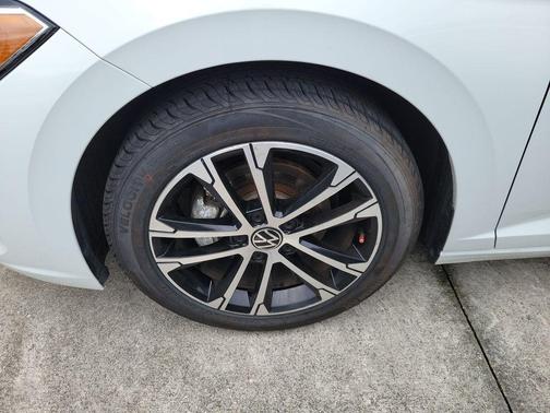 Pure White 2022 Volkswagen Jetta 1.5T Sport