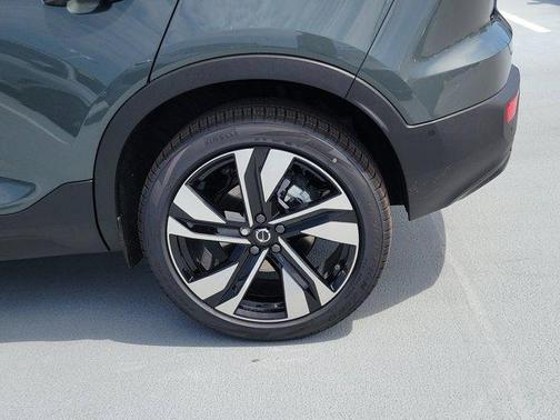 Forest Green 2026 Volvo XC40 B5 Plus