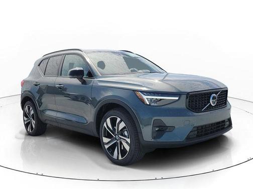 Forest Green 2026 Volvo XC40 B5 Plus