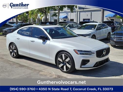 2024 Volvo S60 Recharge Plug-In Hybrid T8 Plus Dark Theme