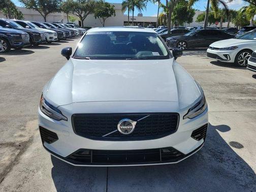 2024 Volvo S60 Recharge Plug-In Hybrid T8 Plus Dark Theme