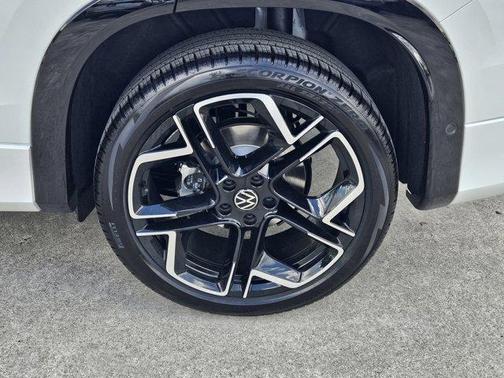 2025 Volkswagen Tiguan 2.0T SEL R-Line