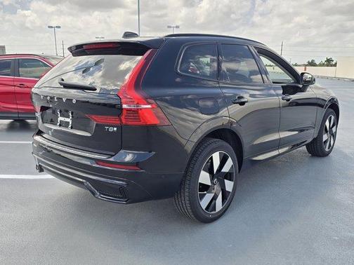 2025 Volvo XC60 Plug-In Hybrid T8 Plus