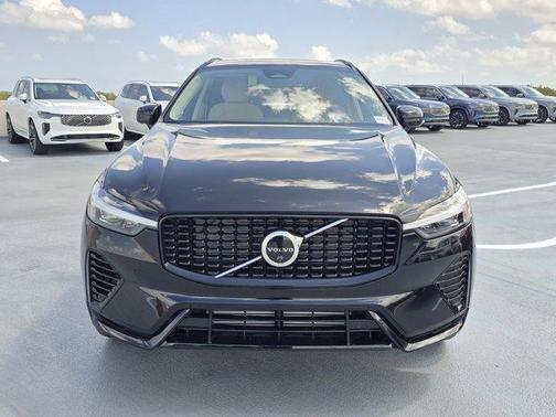 2025 Volvo XC60 Plug-In Hybrid T8 Plus