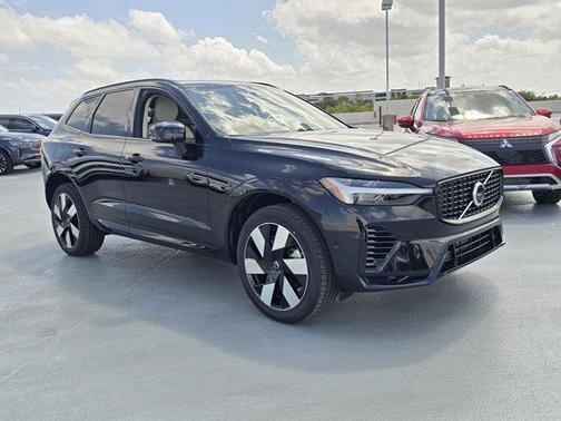 2025 Volvo XC60 Plug-In Hybrid T8 Plus