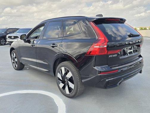 2025 Volvo XC60 Plug-In Hybrid T8 Plus
