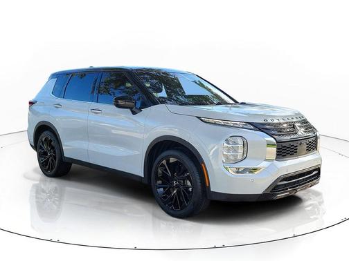 Diamond White 2023 Mitsubishi Outlander SEL