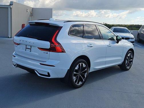 2026 Volvo XC60 B5 Plus