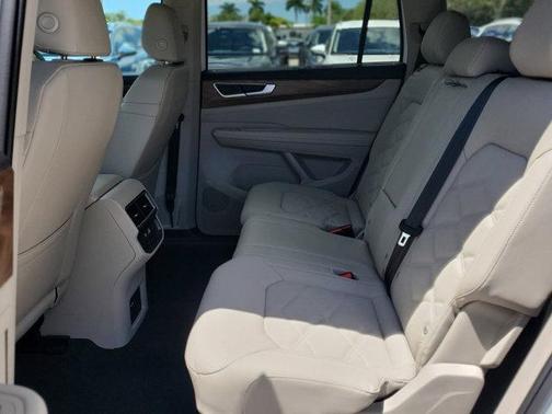 Opal White Pearl 2026 Volkswagen Atlas 2.0T SE W/TECHNOLOGY