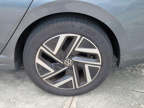 Platinum Gray Metallic 2022 Volkswagen Jetta 1.5T SEL