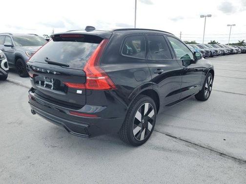 2024 Volvo XC60 Recharge Plug-In Hybrid T8 Plus Dark Theme