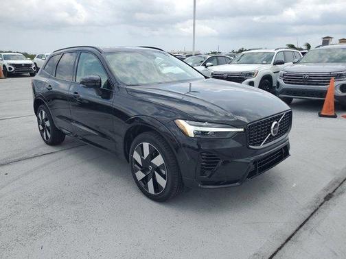 2024 Volvo XC60 Recharge Plug-In Hybrid T8 Plus Dark Theme