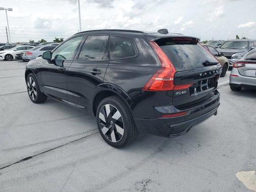 2024 Volvo XC60 Recharge Plug-In Hybrid T8 Plus Dark Theme