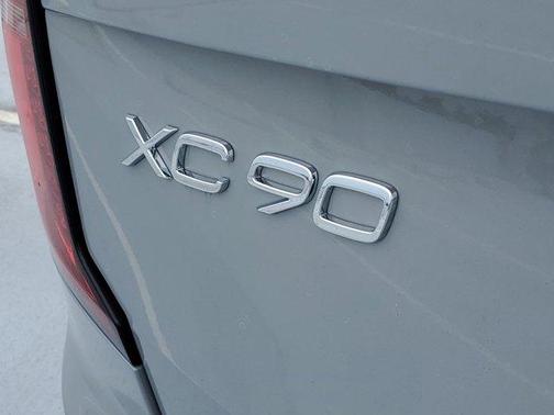 2025 Volvo XC90 B5 Core