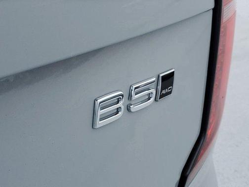 2025 Volvo XC90 B5 Core